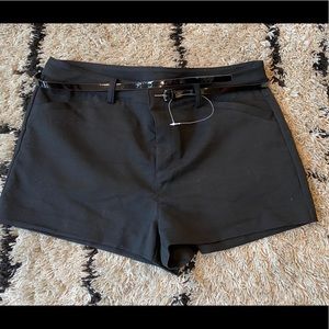New size 8 black H&M dressy shorts w/ belt